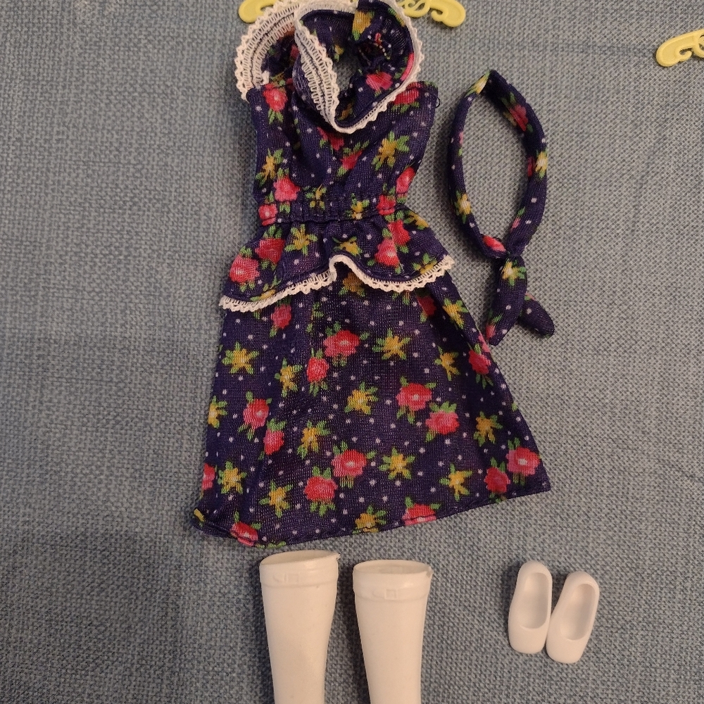 Mattel Doll Outfit Set with Dark Floral Dress, Hot Pink Dress & Accessories - Picture 3 of 5